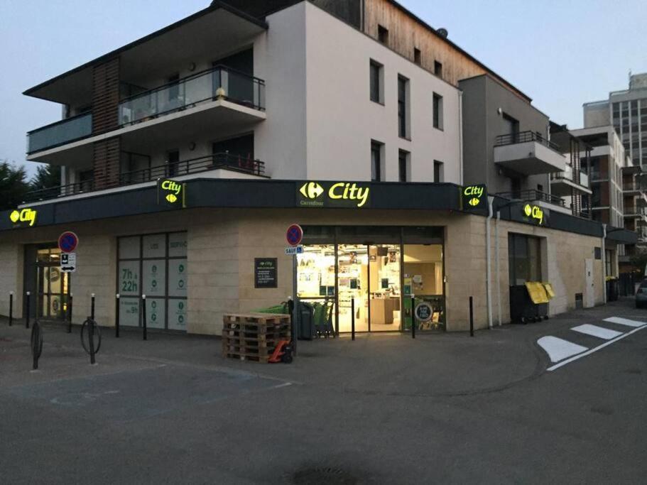 Logement A Brive Avec Terrasse Et Climatisation - Pres De La Gare Et Du Centre-Ville - Wifi Et Stationnement Gratuit 外观 照片